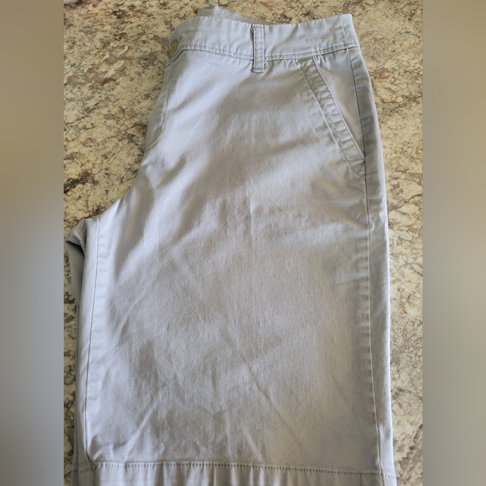 George At The Knee Light Gray Casual Shorts 10" Inseam NWT Size 40